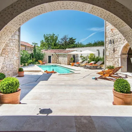 Vila Rustic In Vrsar With Private Swimming Pool Marasi
